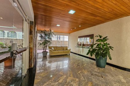 Apartamento à venda com 105m², 4 quartos e 2 vagas Apartamento à venda com 105m², 4 quartos e 2 vagasHall de Entrada