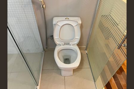 Apartamento à venda com 387m², 5 quartos e 4 vagasBanheiro da Suíte 2