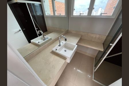 Apartamento à venda com 387m², 5 quartos e 4 vagasBanheiro 2