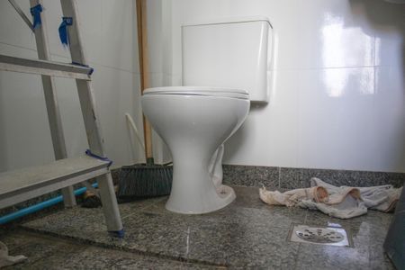 Apartamento à venda com 372m², 5 quartos e 2 vagas Apartamento à venda com 372m², 5 quartos e 2 vagasBanheiro de serviço