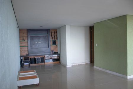 Apartamento à venda com 372m², 5 quartos e 2 vagas Apartamento à venda com 372m², 5 quartos e 2 vagasSala 2