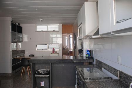 Apartamento à venda com 372m², 5 quartos e 2 vagas Apartamento à venda com 372m², 5 quartos e 2 vagasCozinha