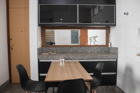 Apartamento à venda com 372m², 5 quartos e 2 vagas Apartamento à venda com 372m², 5 quartos e 2 vagasCozinha