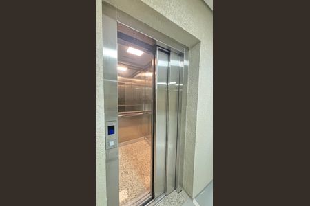 Apartamento à venda com 109m², 2 quartos e 1 vaga Apartamento à venda com 109m², 2 quartos e 1 vagaElevador