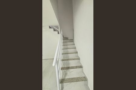 Apartamento à venda com 109m², 2 quartos e 1 vaga Apartamento à venda com 109m², 2 quartos e 1 vagaEscada