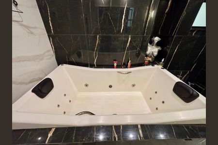 Apartamento à venda com 148m², 3 quartos e 1 vaga Apartamento à venda com 148m², 3 quartos e 1 vagaBanheiro da Suíte 2