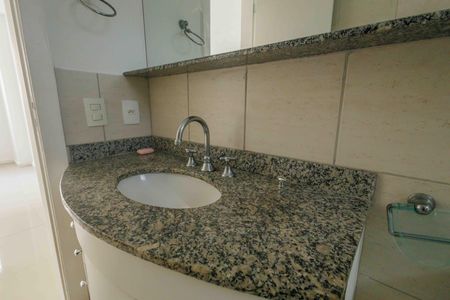 Apartamento à venda com 79m², 3 quartos e 2 vagas Apartamento à venda com 79m², 3 quartos e 2 vagasBanheiro da Suíte