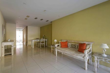 Apartamento à venda com 79m², 3 quartos e 2 vagas Apartamento à venda com 79m², 3 quartos e 2 vagasÁrea Comum Recepção