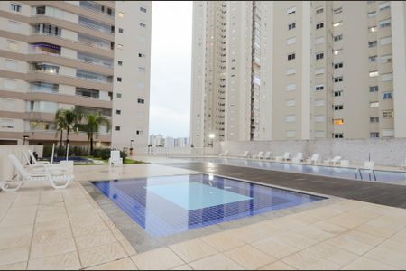 Apartamento para alugar com 115m², 3 quartos e 3 vagas Apartamento para alugar com 115m², 3 quartos e 3 vagasÁrea comum - Piscina
