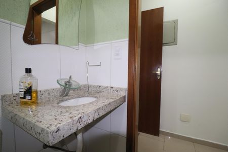 Casa à venda com 169m², 3 quartos e 5 vagasBanheiro 