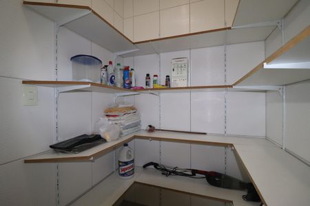 Casa à venda com 169m², 3 quartos e 5 vagasDespensa