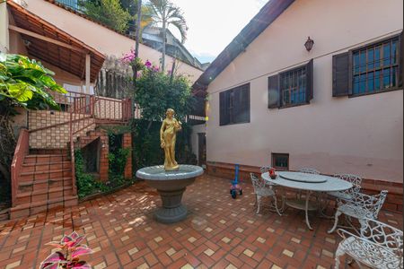 Casa à venda com 2000m², 4 quartos e 4 vagasÁrea Externa