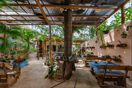 Casa à venda com 2000m², 4 quartos e 4 vagasÁrea Externa