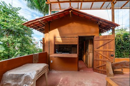 Casa à venda com 2000m², 4 quartos e 4 vagasÁrea Externa