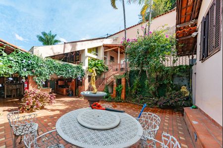 Casa à venda com 2000m², 4 quartos e 4 vagasÁrea Externa