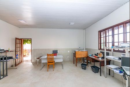 Casa à venda com 2000m², 4 quartos e 4 vagasEscritório