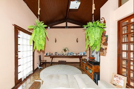 Casa à venda com 2000m², 4 quartos e 4 vagasSala 1