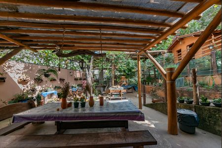 Casa à venda com 2000m², 4 quartos e 4 vagasÁrea Externa