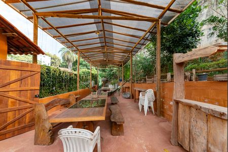 Casa à venda com 2000m², 4 quartos e 4 vagasÁrea Externa