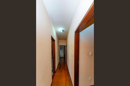 Casa à venda com 2000m², 4 quartos e 4 vagasCorredor