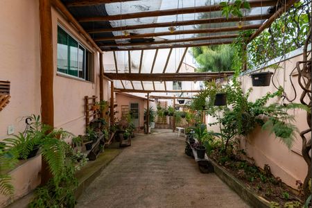 Casa à venda com 2000m², 4 quartos e 4 vagasQuintal