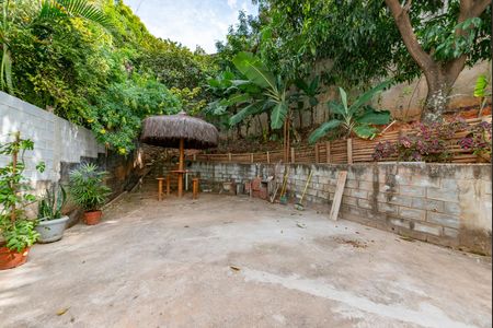 Casa à venda com 2000m², 4 quartos e 4 vagasÁrea Externa