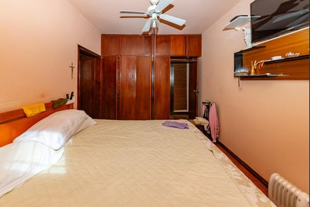 Casa à venda com 2000m², 4 quartos e 4 vagasSuíte 1