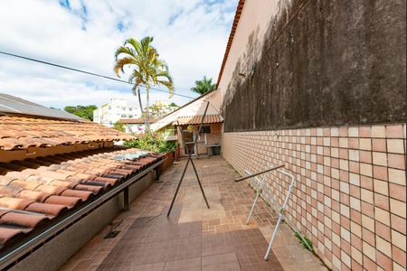 Casa à venda com 2000m², 4 quartos e 4 vagasÁrea de Serviço 