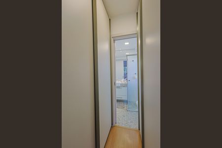 Apartamento à venda com 69m², 3 quartos e 2 vagas Apartamento à venda com 69m², 3 quartos e 2 vagasCloset da suíte 2