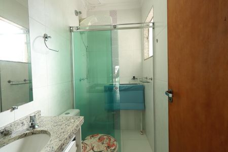 Casa à venda com 170m², 3 quartos e 4 vagasBanheiro da Suíte 2