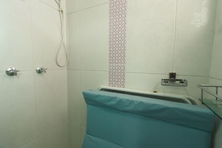 Casa à venda com 170m², 3 quartos e 4 vagasBanheiro da Suíte 2