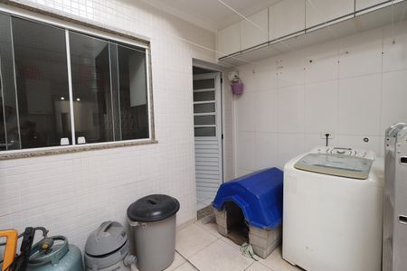 Casa à venda com 170m², 3 quartos e 4 vagasÁrea de Serviço