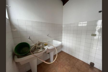 Casa à venda com 222m², 4 quartos e 3 vagas Casa à venda com 222m², 4 quartos e 3 vagasÁrea de Serviço