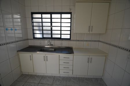Casa à venda com 241m², 3 quartos e 1 vagaCasa 2 - Cozinha