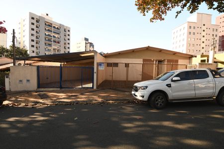 Casa à venda com 241m², 3 quartos e 1 vagaFachada