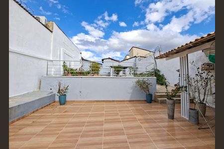 Casa à venda com 140m², 3 quartos e 2 vagas Casa à venda com 140m², 3 quartos e 2 vagasQuintal