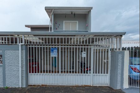 Casa à venda com 169m², 2 quartos e 1 vagaFachada