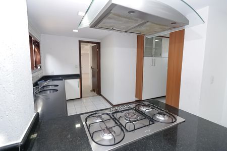 Casa de condomínio à venda com 380m², 5 quartos e 2 vagasCozinha