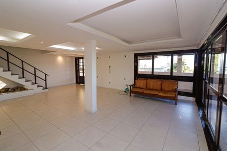 Casa de condomínio à venda com 380m², 5 quartos e 2 vagasSala