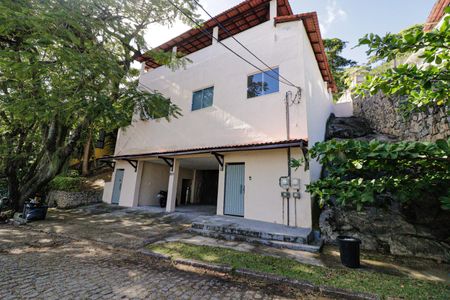Casa de condomínio à venda com 380m², 5 quartos e 2 vagasFachada