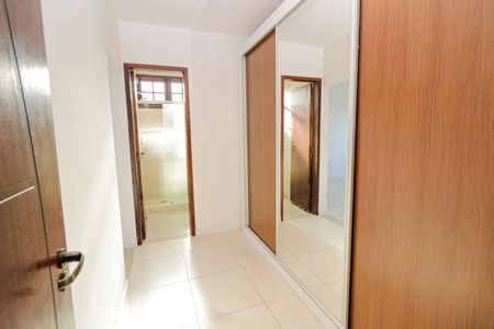 Casa de condomínio à venda com 380m², 5 quartos e 2 vagasSuíte