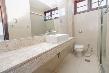 Casa de condomínio à venda com 380m², 5 quartos e 2 vagasBanheiro Social