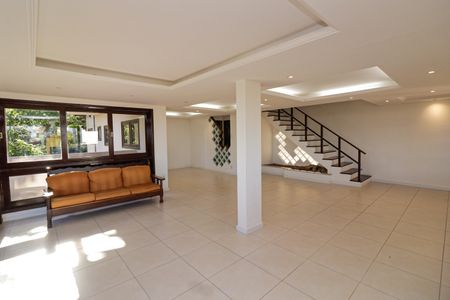 Casa de condomínio à venda com 380m², 5 quartos e 2 vagasSala