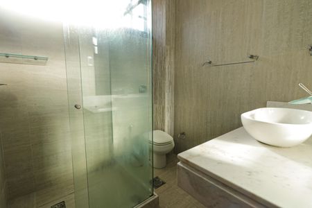 Casa de condomínio à venda com 380m², 5 quartos e 2 vagasBanheiro Suíte