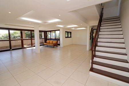 Casa de condomínio à venda com 380m², 5 quartos e 2 vagasSala