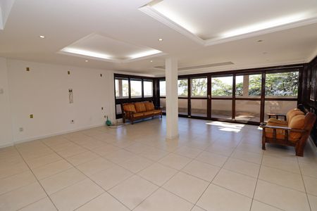 Casa de condomínio à venda com 380m², 5 quartos e 2 vagasSala