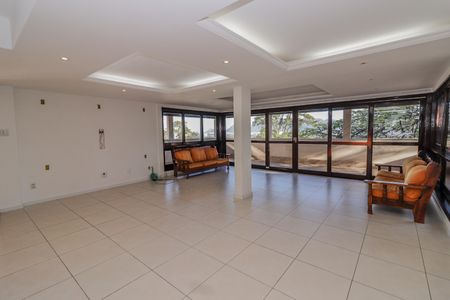 Casa de condomínio à venda com 380m², 5 quartos e 2 vagasSala