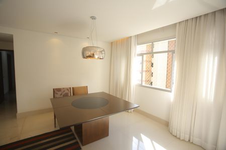 Apartamento à venda com 140m², 4 quartos e 2 vagasSala de Jantar