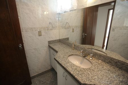 Apartamento à venda com 140m², 4 quartos e 2 vagasBanheiro Social