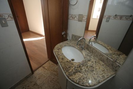 Apartamento à venda com 140m², 4 quartos e 2 vagasBanheiro da Suíte